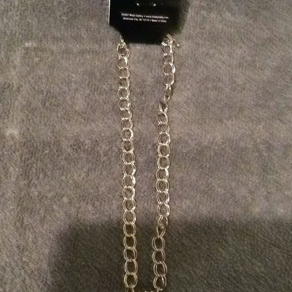 Metal Winged Cross Pendant Necklace - Picture 3 of 3